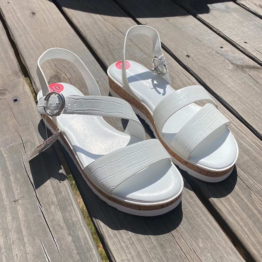 NWT Marc Fisher Sandals